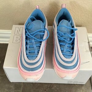 Nike Air Max Women's Sneakers - Blue and Pink - 8